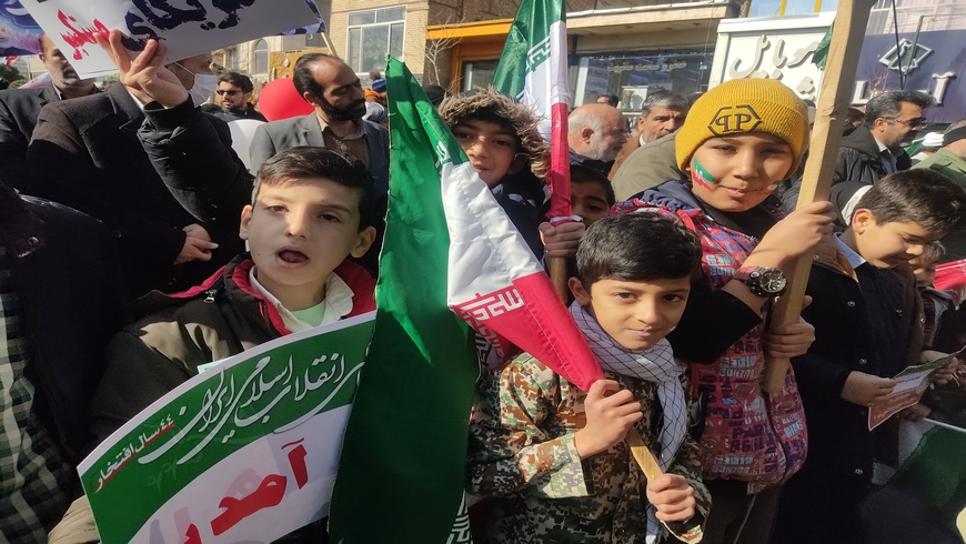 تصاویر ارسالی دانش آموزان از حضور در راهپیمایی ۲۲ بهمن