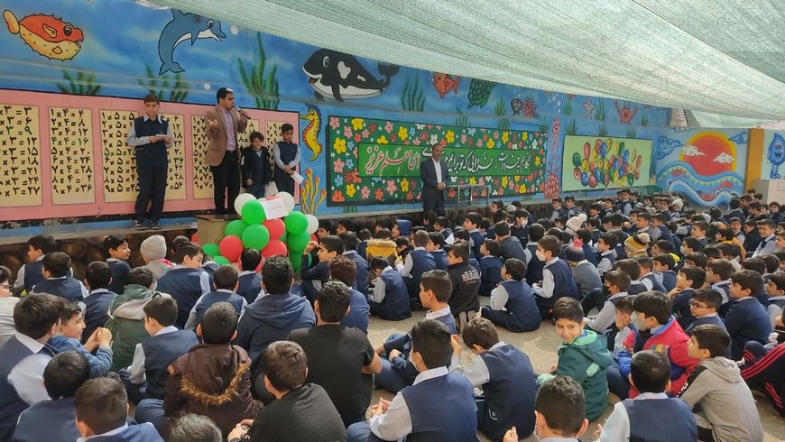 اجرای سرود پرچم جمهوری اسلامی ایران در جشن اعیاد شعبانیه